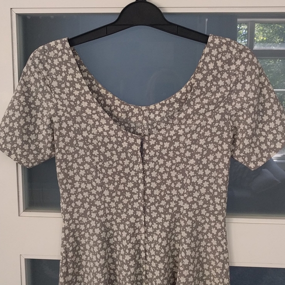 👠👠👠Beautiful Floral dress by Masquerade 🌸🌸 - Picture 5 of 9